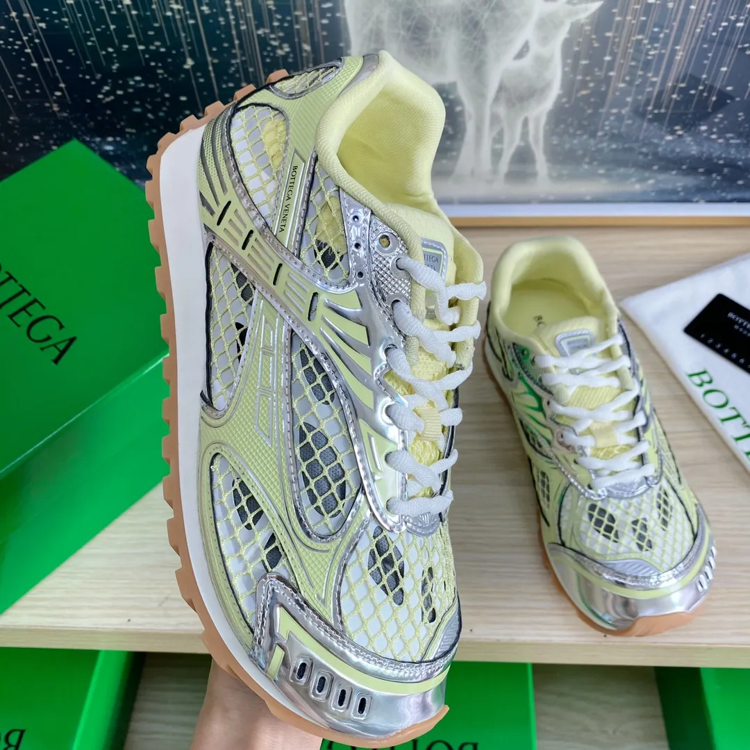 p620🐮🐮High-end version, the original 1:1 couple style new model is on the shelves🔥BV Orbit sneakers Wang Yibo's same style couple's Dad Runner sneakers, made of lightweight technical mesh fabric. Features a geometric patterned rubber outsole. The outsole is made of color-blocked TPU outsole. Size: women’s shoes 35-40, men’s shoes 39-45.